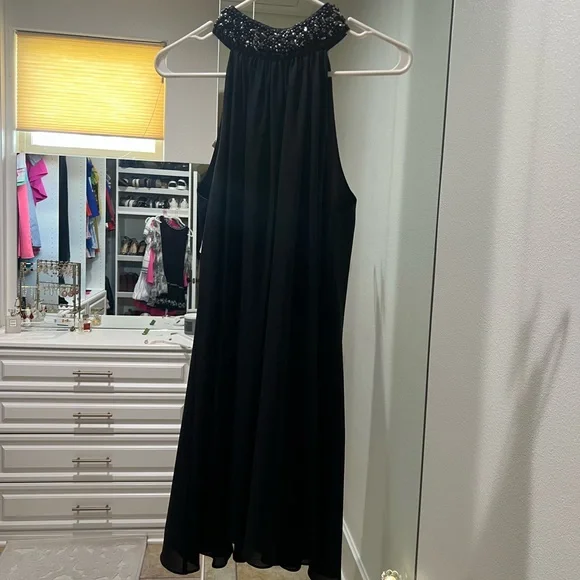black dress with pearl necklace Pearl Necklace Sheath Dress - Black